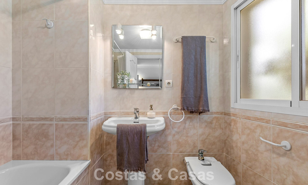 Very spacious garden apartment for sale in a beachfront complex on the New Golden Mile between Marbella and Estepona 792115