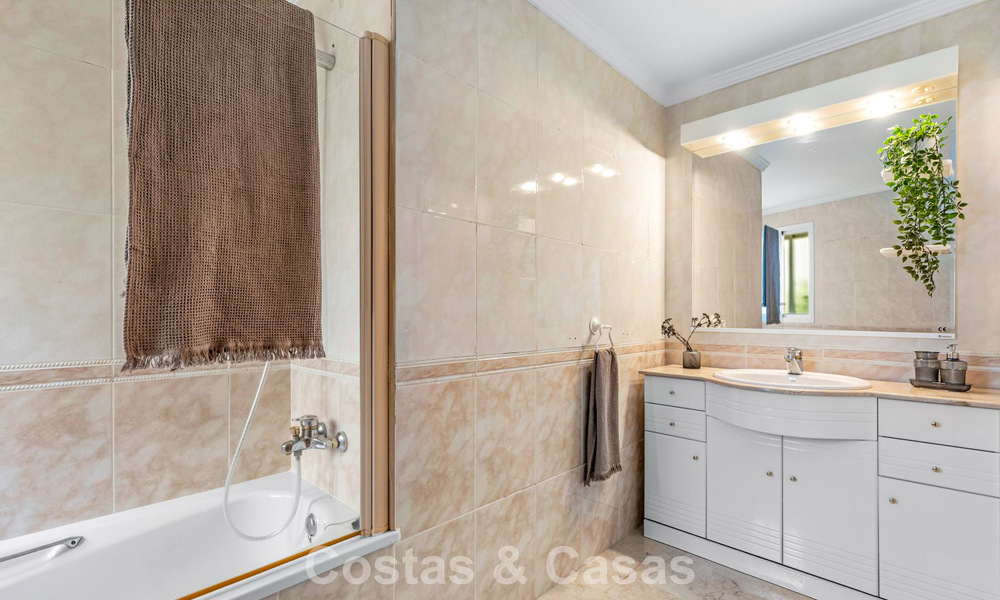 Very spacious garden apartment for sale in a beachfront complex on the New Golden Mile between Marbella and Estepona 792121