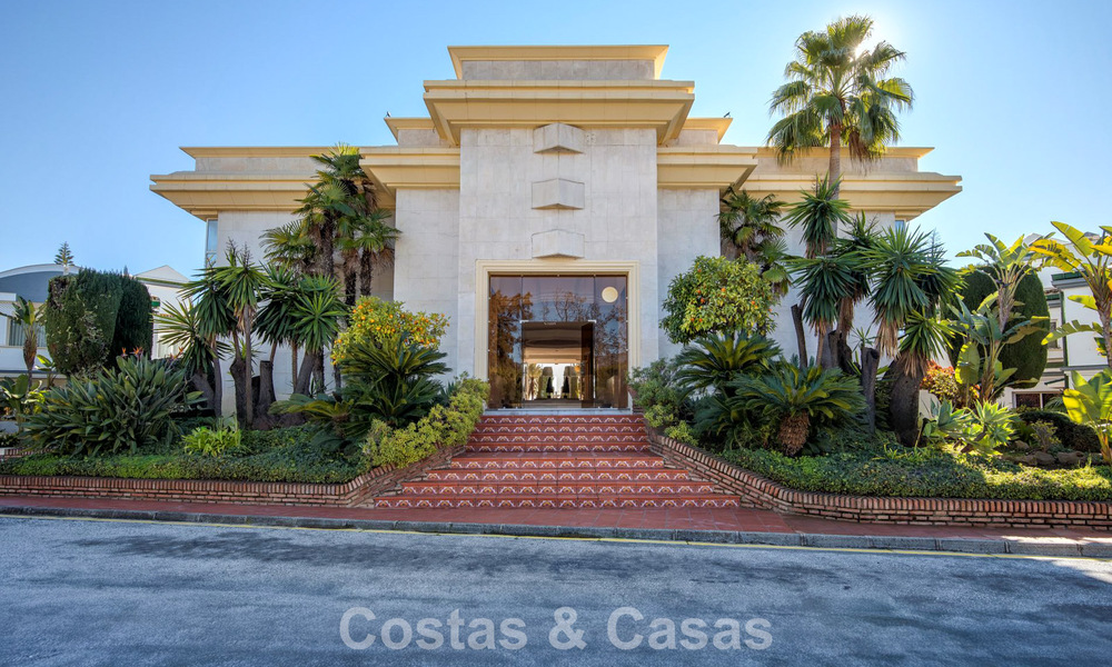 Very spacious garden apartment for sale in a beachfront complex on the New Golden Mile between Marbella and Estepona 792123