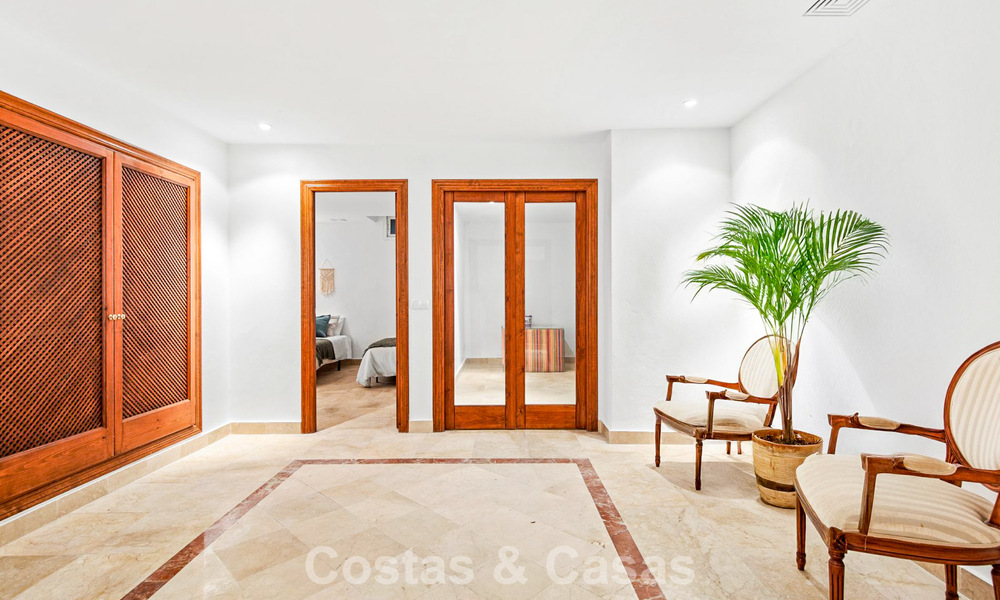 Very spacious garden apartment for sale in a beachfront complex on the New Golden Mile between Marbella and Estepona 792127