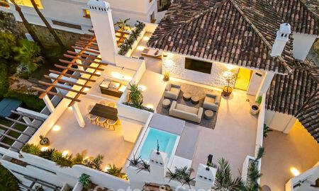 Contemporary renovated duplex penthouse with private pool and panoramic sea views in Nueva Andalucía, Marbella 792140