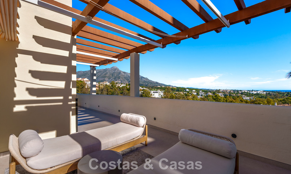 Contemporary renovated duplex penthouse with private pool and panoramic sea views in Nueva Andalucía, Marbella 792144