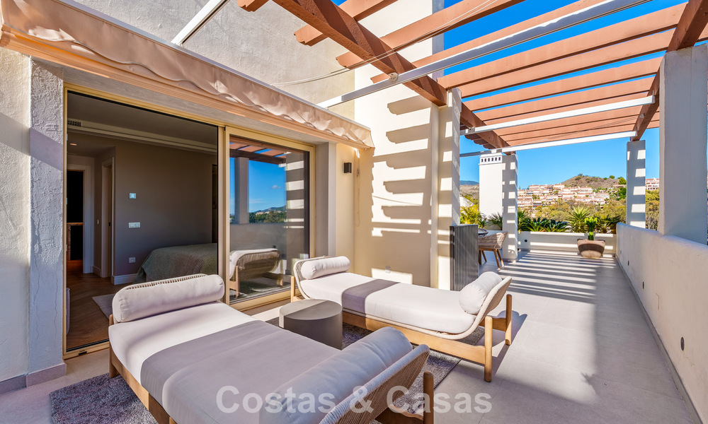 Contemporary renovated duplex penthouse with private pool and panoramic sea views in Nueva Andalucía, Marbella 792145
