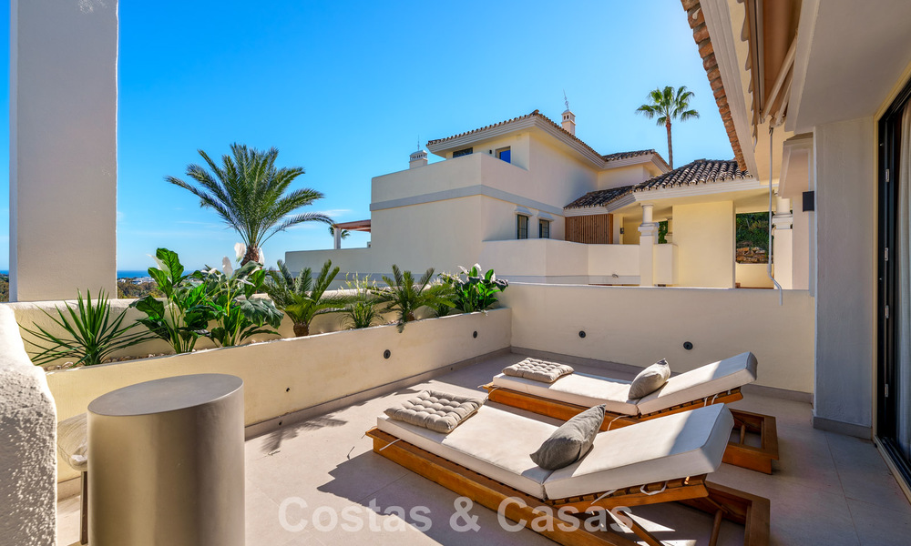 Contemporary renovated duplex penthouse with private pool and panoramic sea views in Nueva Andalucía, Marbella 792146