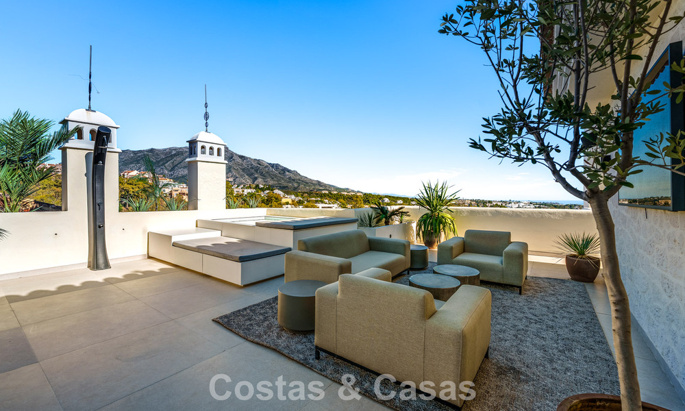 Contemporary renovated duplex penthouse with private pool and panoramic sea views in Nueva Andalucía, Marbella 792148