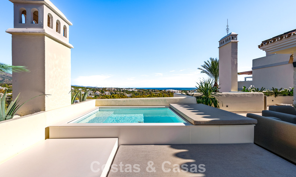 Contemporary renovated duplex penthouse with private pool and panoramic sea views in Nueva Andalucía, Marbella 792151