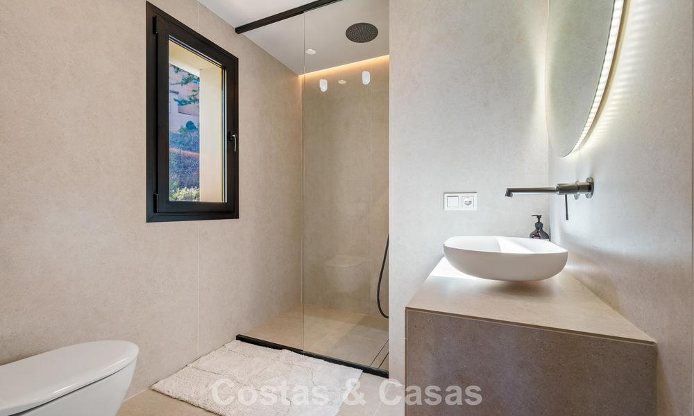 Contemporary renovated duplex penthouse with private pool and panoramic sea views in Nueva Andalucía, Marbella 792156