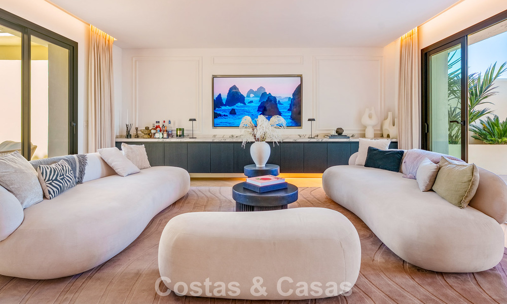 Contemporary renovated duplex penthouse with private pool and panoramic sea views in Nueva Andalucía, Marbella 792158