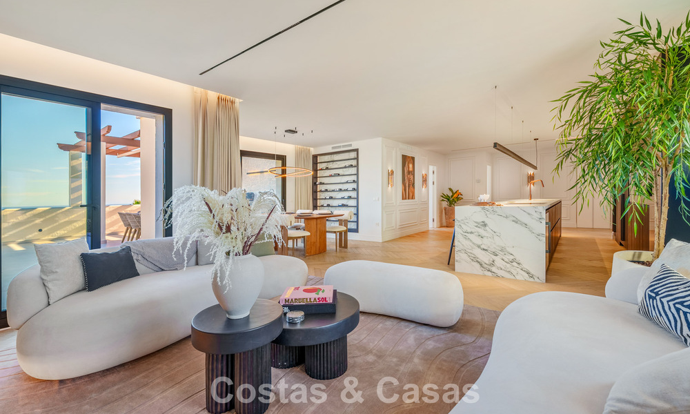Contemporary renovated duplex penthouse with private pool and panoramic sea views in Nueva Andalucía, Marbella 792160
