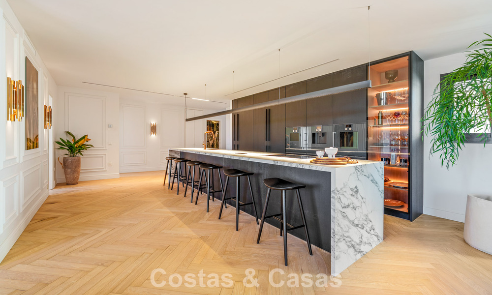 Contemporary renovated duplex penthouse with private pool and panoramic sea views in Nueva Andalucía, Marbella 792162