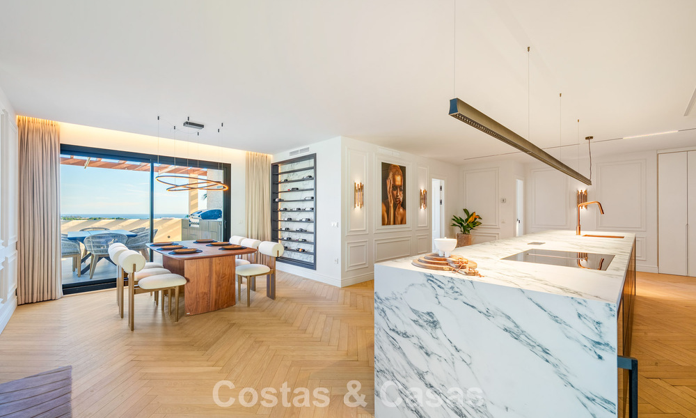 Contemporary renovated duplex penthouse with private pool and panoramic sea views in Nueva Andalucía, Marbella 792163