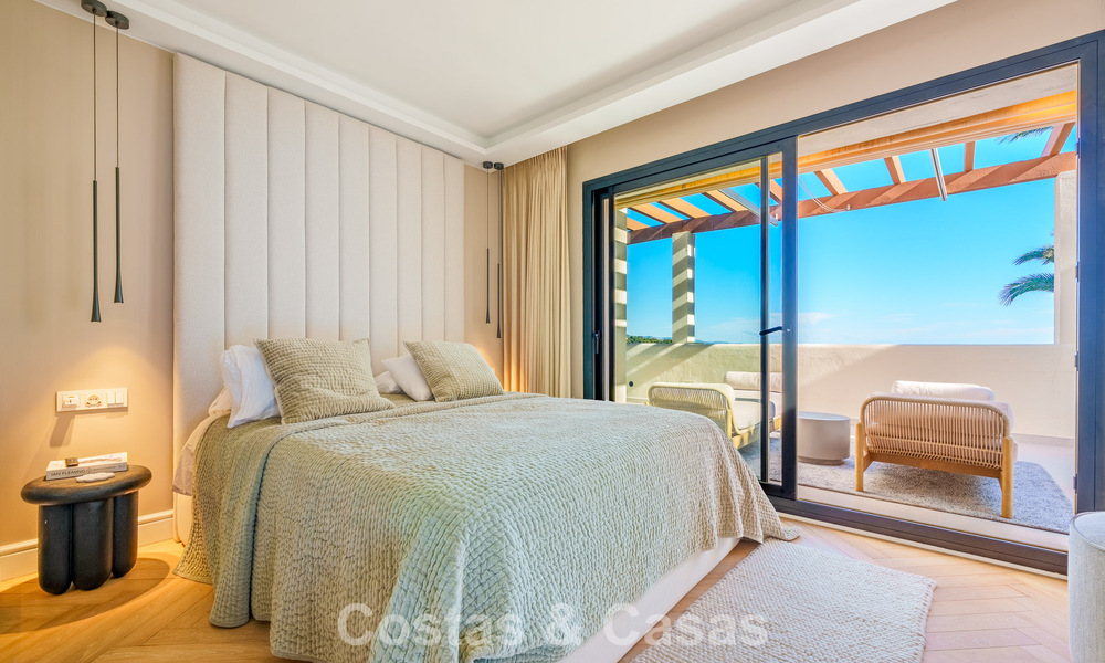 Contemporary renovated duplex penthouse with private pool and panoramic sea views in Nueva Andalucía, Marbella 792164