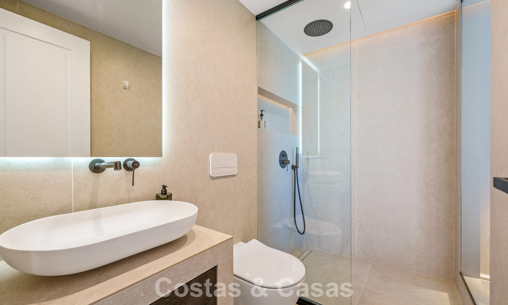 Contemporary renovated duplex penthouse with private pool and panoramic sea views in Nueva Andalucía, Marbella 792165