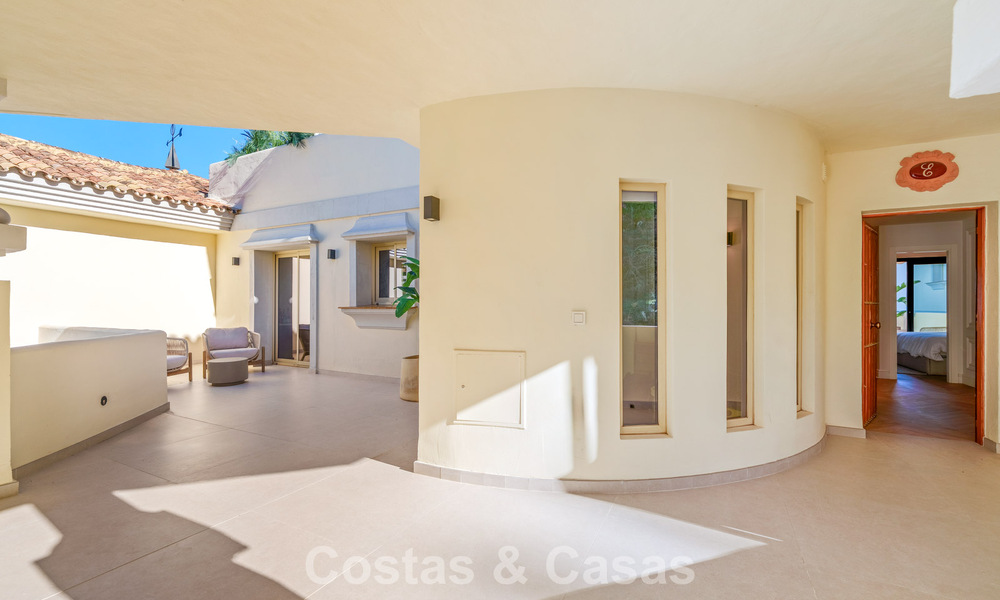 Contemporary renovated duplex penthouse with private pool and panoramic sea views in Nueva Andalucía, Marbella 792167