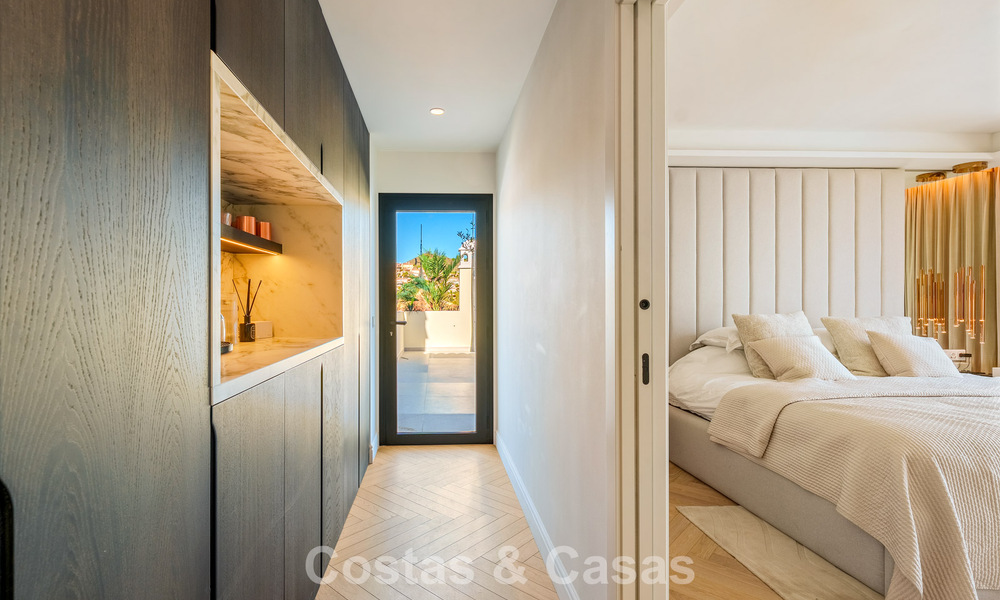 Contemporary renovated duplex penthouse with private pool and panoramic sea views in Nueva Andalucía, Marbella 792169