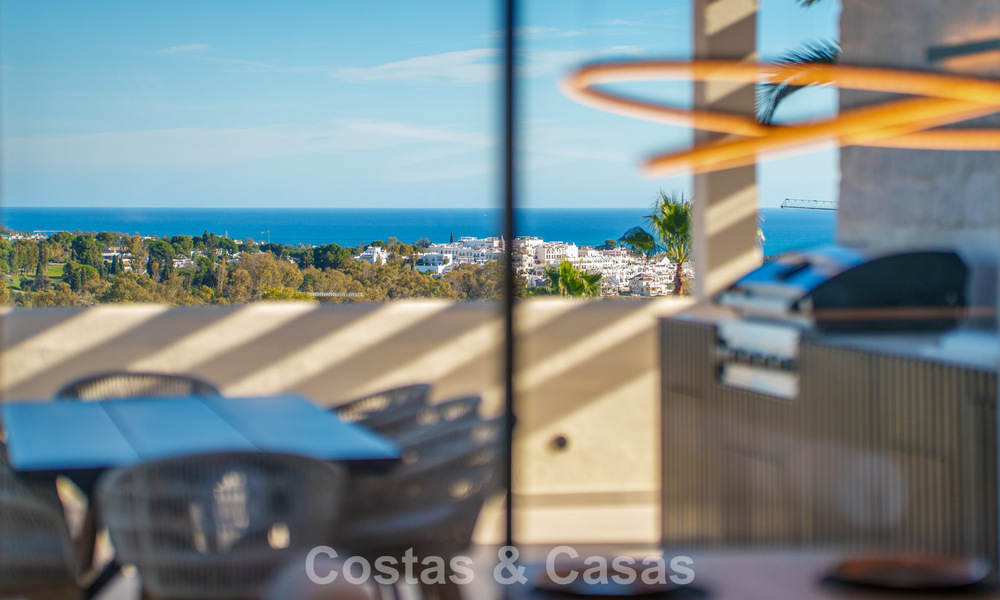 Contemporary renovated duplex penthouse with private pool and panoramic sea views in Nueva Andalucía, Marbella 792175