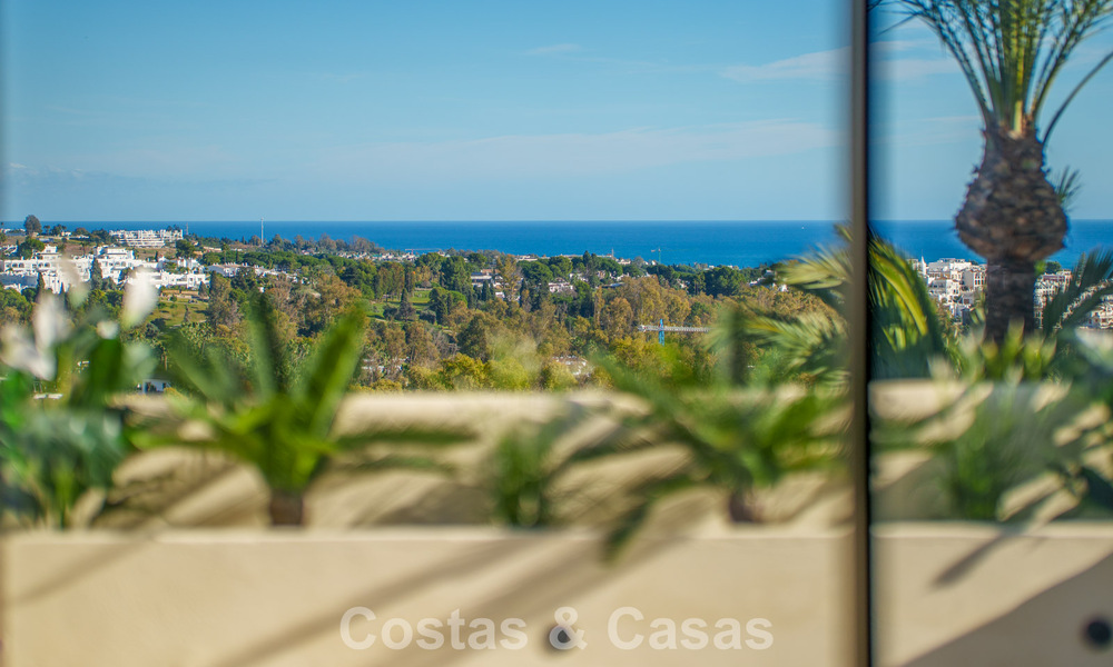 Contemporary renovated duplex penthouse with private pool and panoramic sea views in Nueva Andalucía, Marbella 792176