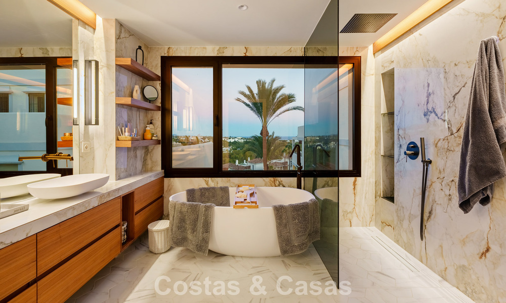 Contemporary renovated duplex penthouse with private pool and panoramic sea views in Nueva Andalucía, Marbella 792183