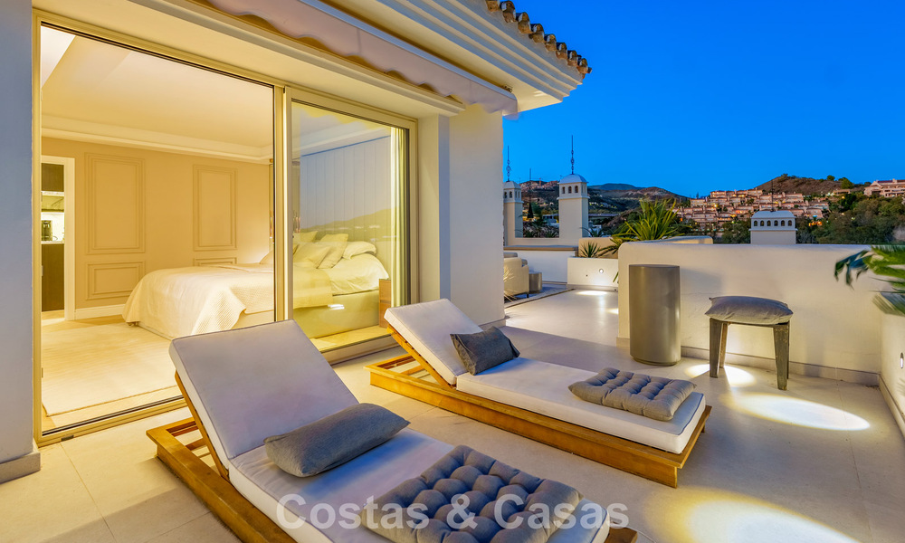 Contemporary renovated duplex penthouse with private pool and panoramic sea views in Nueva Andalucía, Marbella 792186
