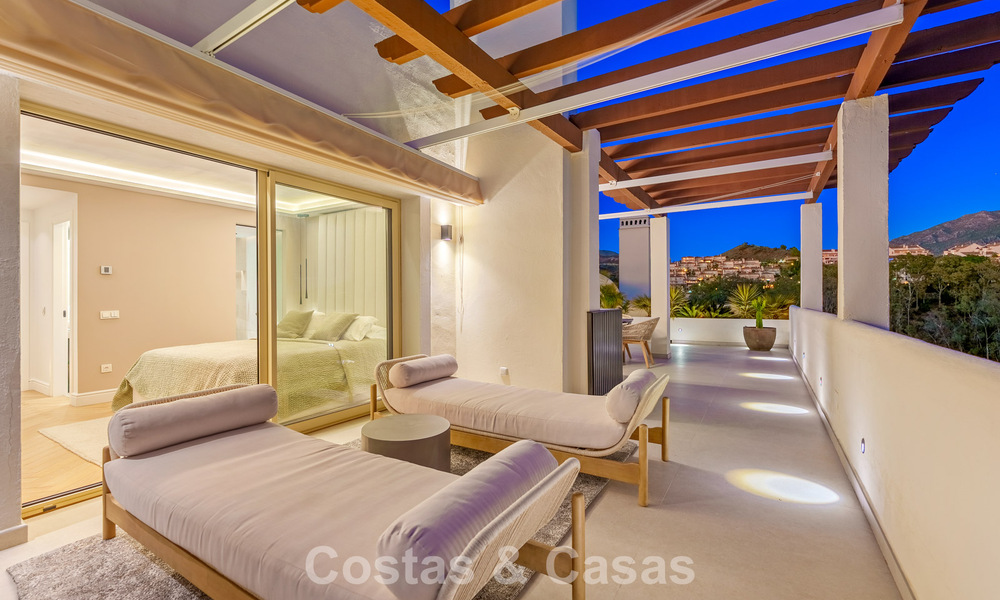 Contemporary renovated duplex penthouse with private pool and panoramic sea views in Nueva Andalucía, Marbella 792188