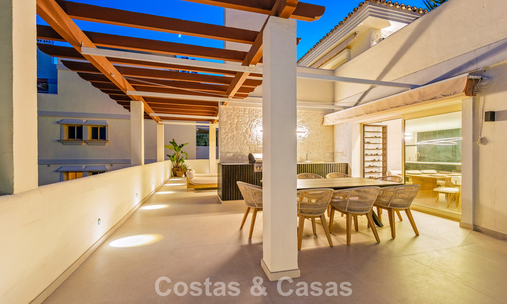 Contemporary renovated duplex penthouse with private pool and panoramic sea views in Nueva Andalucía, Marbella 792189