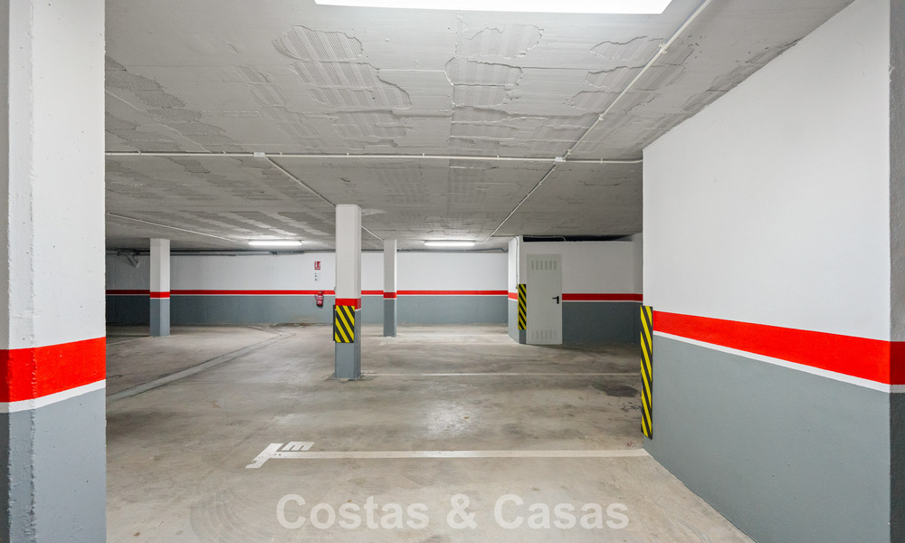 Contemporary renovated duplex penthouse with private pool and panoramic sea views in Nueva Andalucía, Marbella 792192