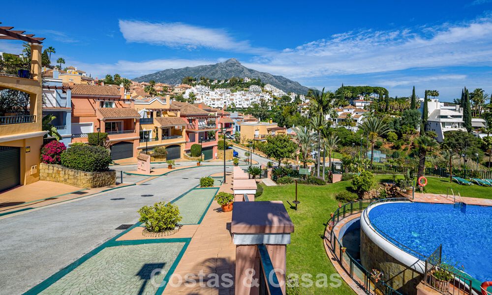 Elegant 4-bedroom corner townhouse for sale in a gated and secure community in Nueva Andalucía, Marbella 792228