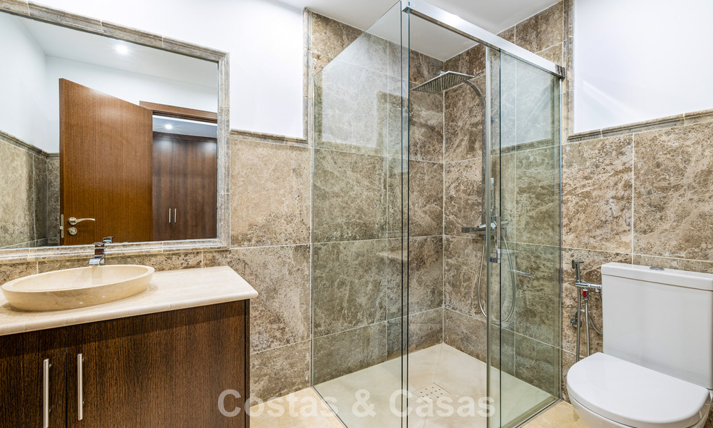 Elegant 4-bedroom corner townhouse for sale in a gated and secure community in Nueva Andalucía, Marbella 792235