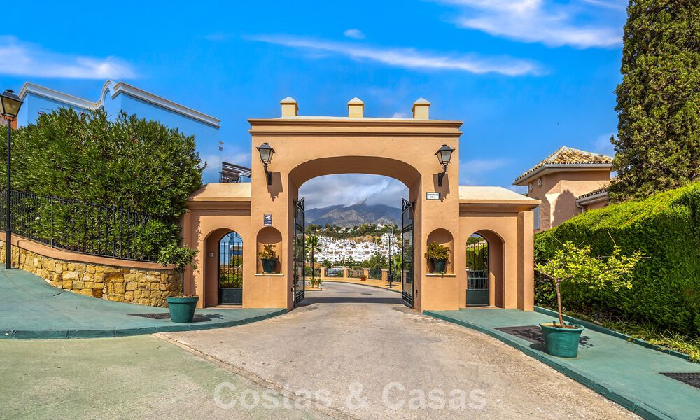 Elegant 4-bedroom corner townhouse for sale in a gated and secure community in Nueva Andalucía, Marbella 792244