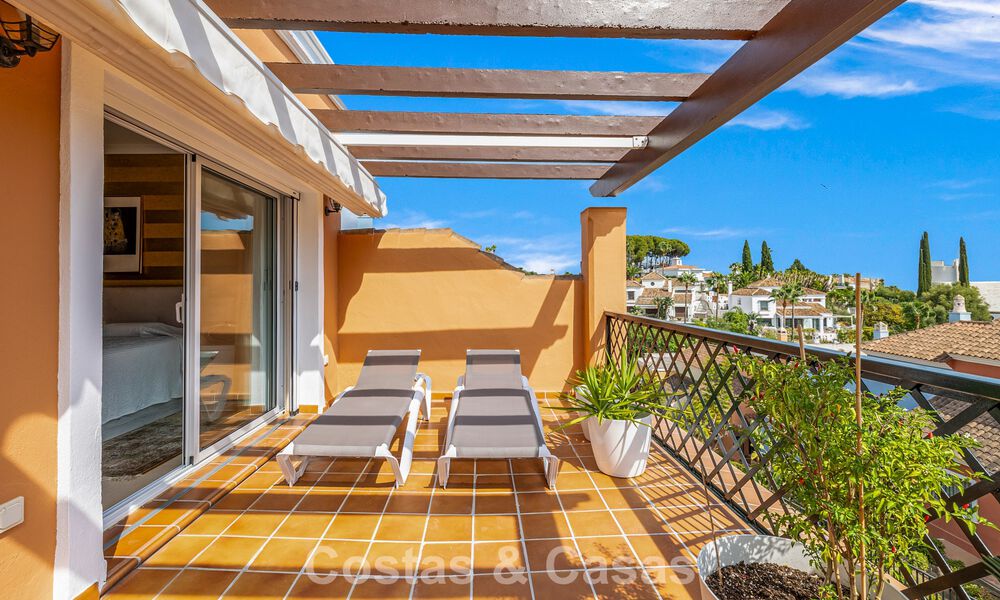 Elegant 4-bedroom corner townhouse for sale in a gated and secure community in Nueva Andalucía, Marbella 792248