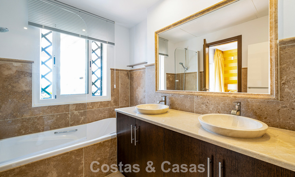 Elegant 4-bedroom corner townhouse for sale in a gated and secure community in Nueva Andalucía, Marbella 792249