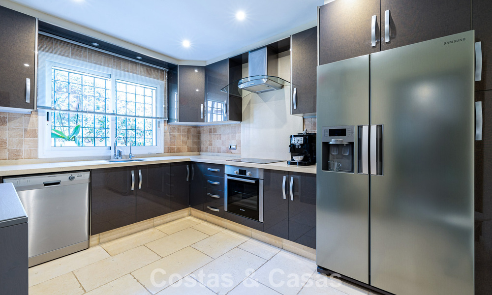 Elegant 4-bedroom corner townhouse for sale in a gated and secure community in Nueva Andalucía, Marbella 792258