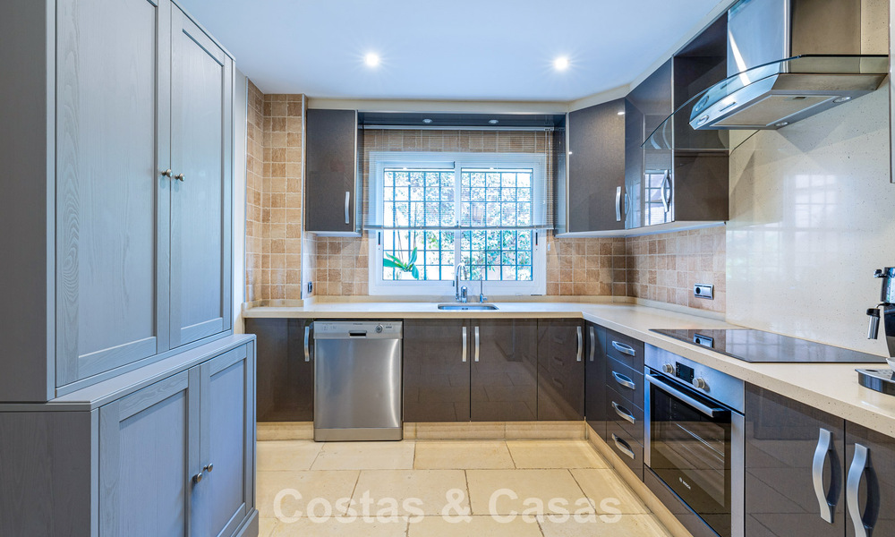 Elegant 4-bedroom corner townhouse for sale in a gated and secure community in Nueva Andalucía, Marbella 792259