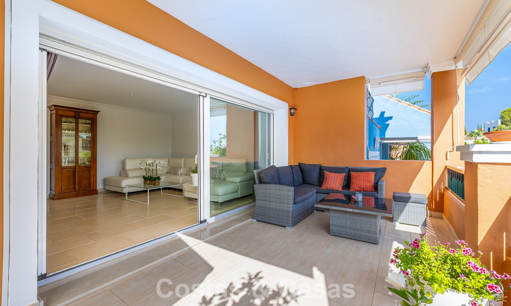 Elegant 4-bedroom corner townhouse for sale in a gated and secure community in Nueva Andalucía, Marbella 792264