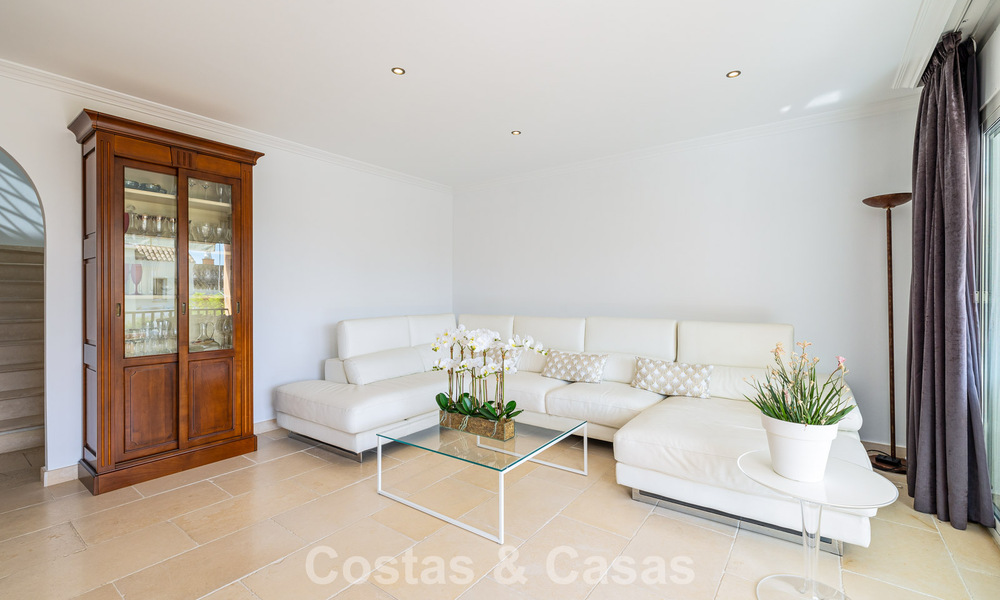 Elegant 4-bedroom corner townhouse for sale in a gated and secure community in Nueva Andalucía, Marbella 792265