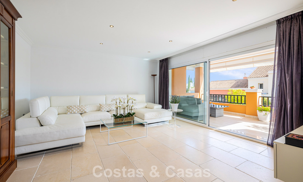 Elegant 4-bedroom corner townhouse for sale in a gated and secure community in Nueva Andalucía, Marbella 792269