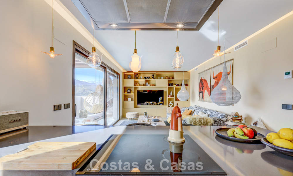 Modern penthouse for sale with panoramic views of the sea and Istán Lake, in the hills just above Marbella’s Golden Mile 792273