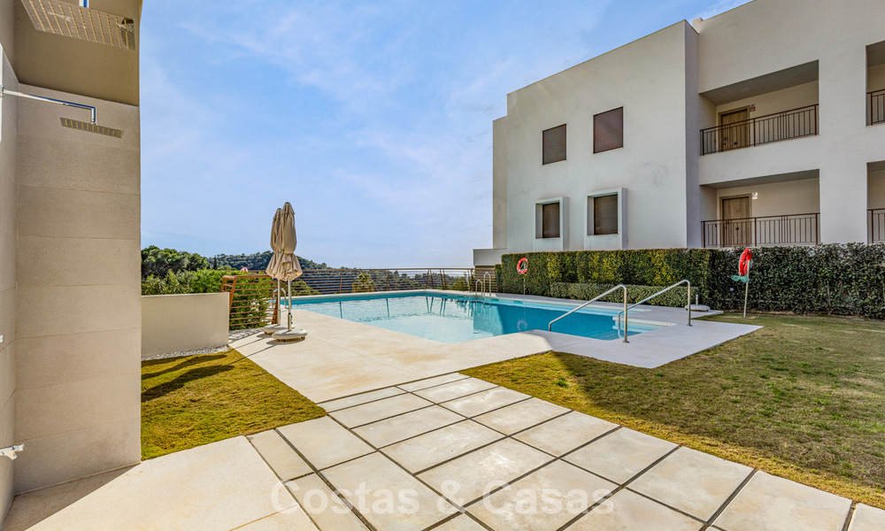 Modern penthouse for sale with panoramic views of the sea and Istán Lake, in the hills just above Marbella’s Golden Mile 792274