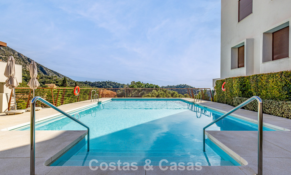 Modern penthouse for sale with panoramic views of the sea and Istán Lake, in the hills just above Marbella’s Golden Mile 792275