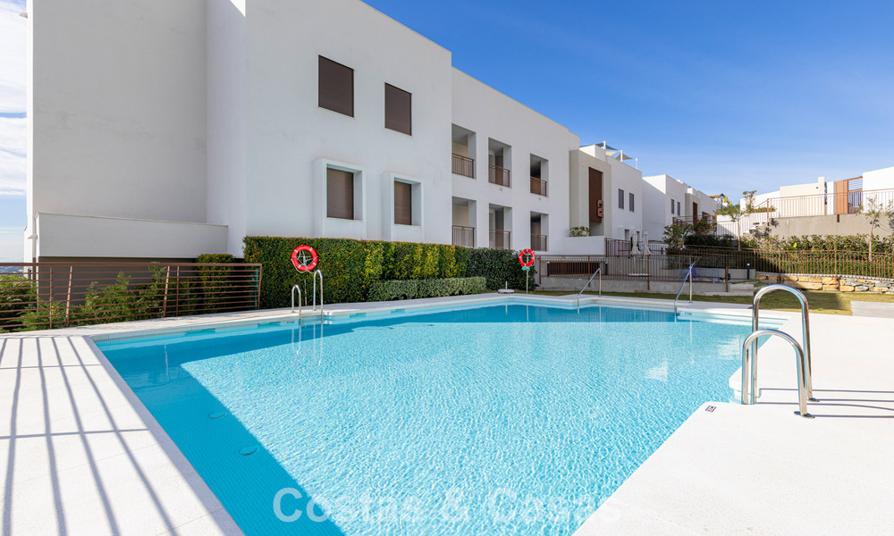 Modern penthouse for sale with panoramic views of the sea and Istán Lake, in the hills just above Marbella’s Golden Mile 792277