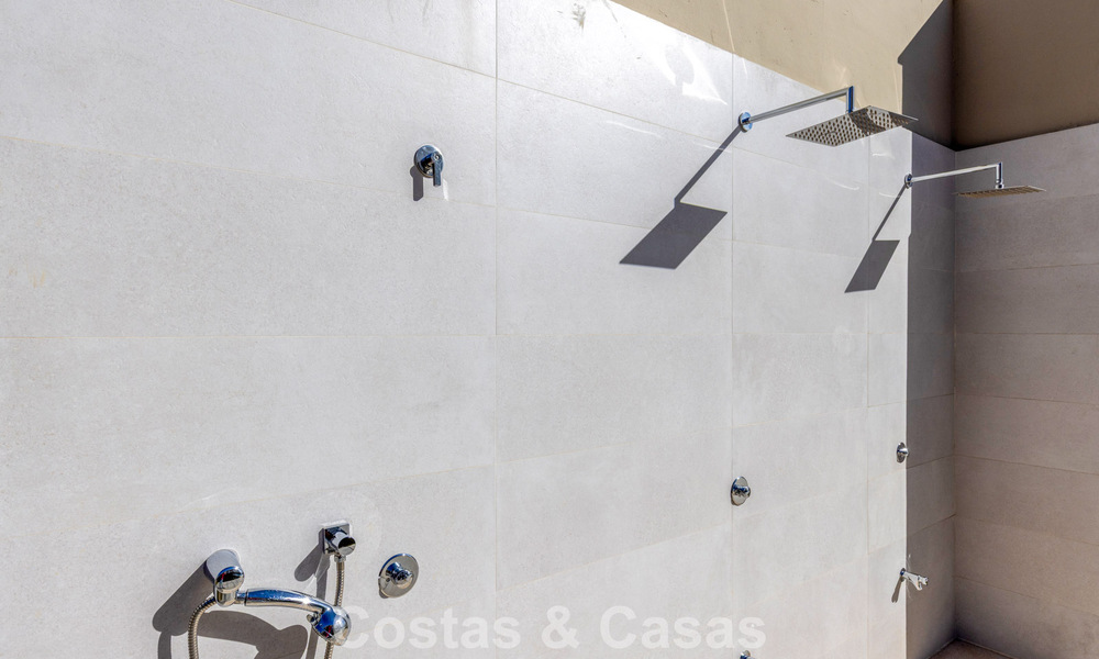 Modern penthouse for sale with panoramic views of the sea and Istán Lake, in the hills just above Marbella’s Golden Mile 792278