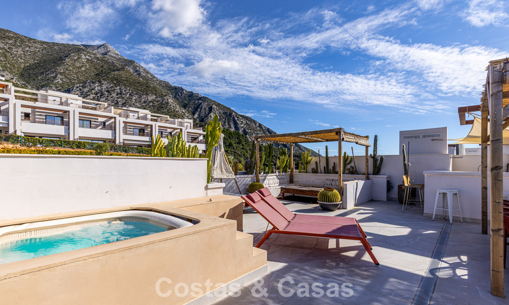 Modern penthouse for sale with panoramic views of the sea and Istán Lake, in the hills just above Marbella’s Golden Mile 792280