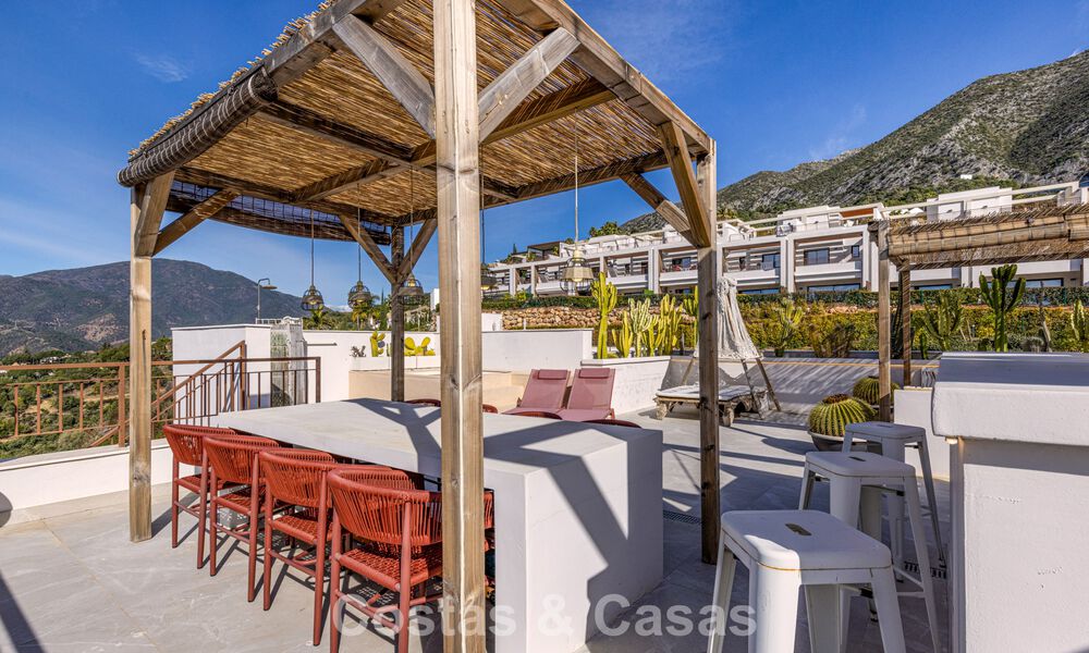 Modern penthouse for sale with panoramic views of the sea and Istán Lake, in the hills just above Marbella’s Golden Mile 792283