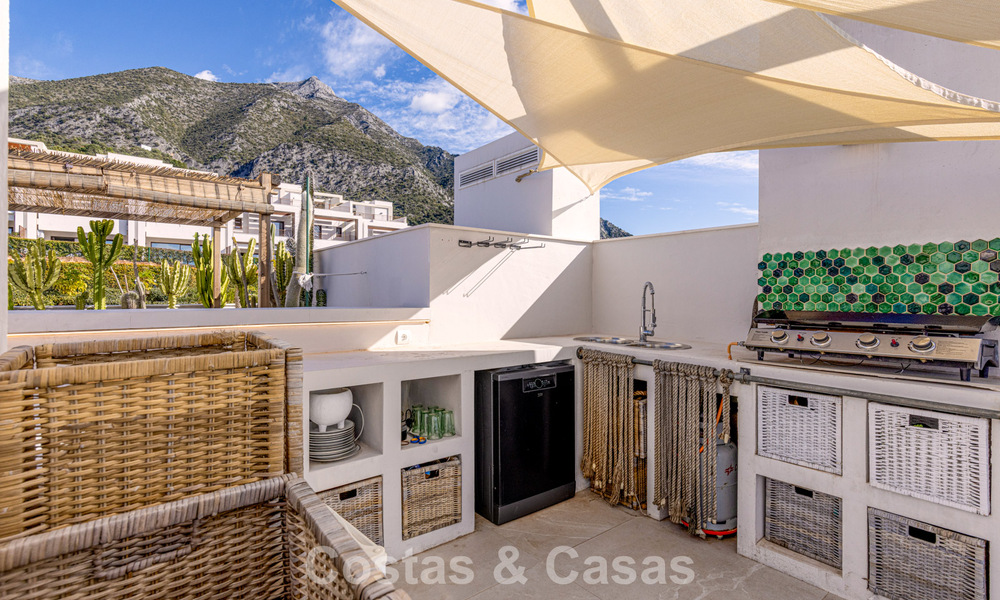 Modern penthouse for sale with panoramic views of the sea and Istán Lake, in the hills just above Marbella’s Golden Mile 792285