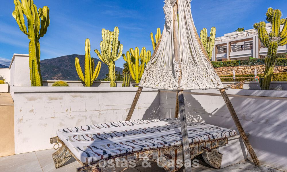 Modern penthouse for sale with panoramic views of the sea and Istán Lake, in the hills just above Marbella’s Golden Mile 792287