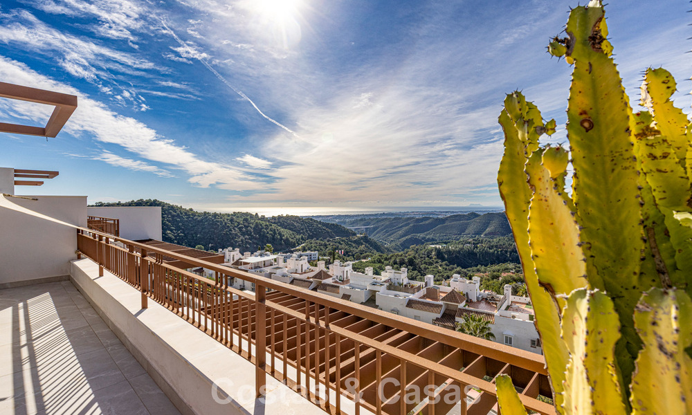 Modern penthouse for sale with panoramic views of the sea and Istán Lake, in the hills just above Marbella’s Golden Mile 792295