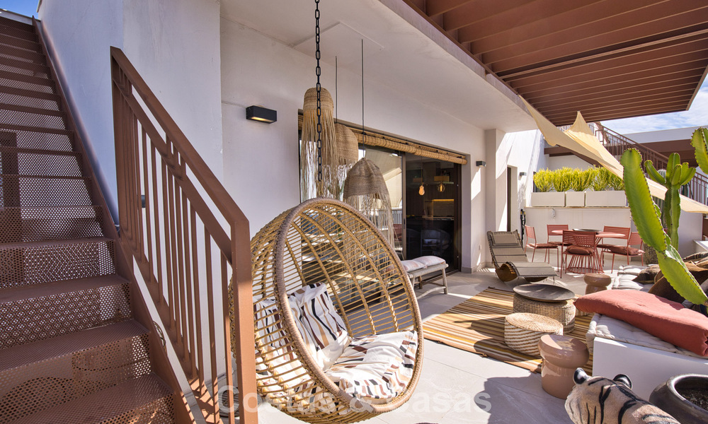 Modern penthouse for sale with panoramic views of the sea and Istán Lake, in the hills just above Marbella’s Golden Mile 792303