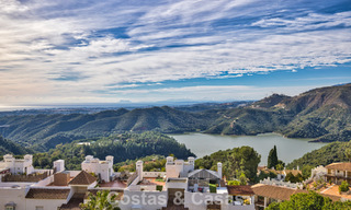 Modern penthouse for sale with panoramic views of the sea and Istán Lake, in the hills just above Marbella’s Golden Mile 792305 