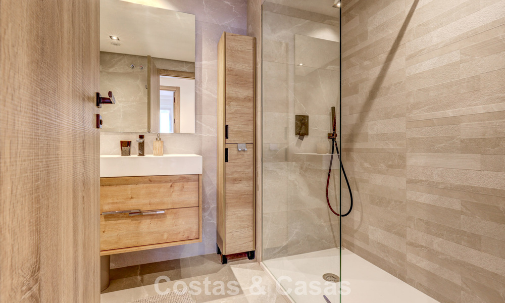 Modern penthouse for sale with panoramic views of the sea and Istán Lake, in the hills just above Marbella’s Golden Mile 792315