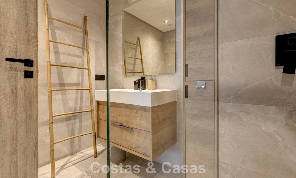 Modern penthouse for sale with panoramic views of the sea and Istán Lake, in the hills just above Marbella’s Golden Mile 792316